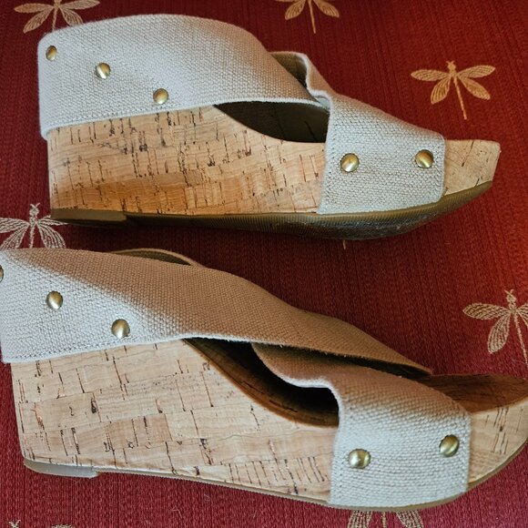 Lucky Brand Wedge Sandals, Tan with Gold studs, size 7.5M/37.5 - Picture 4 of 7